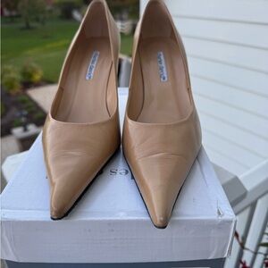 Charles David Camel Pointed Toe Heels 9